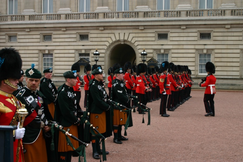 2005-09-10-London-108-changing-of-the-Guards.JPG