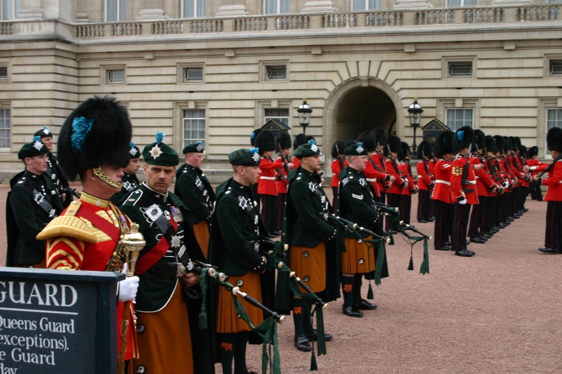 2005-09-10-London-109-changing-of-the-Guards.JPG