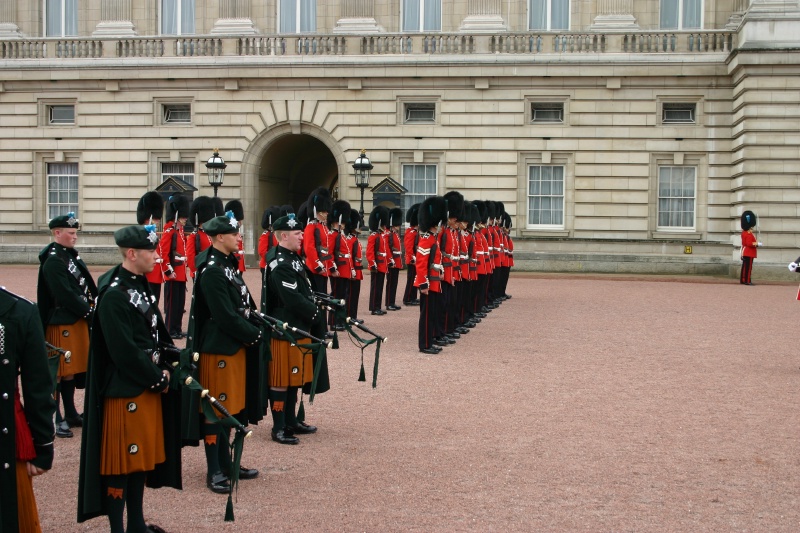 2005-09-10-London-115-changing-of-the-Guards.JPG