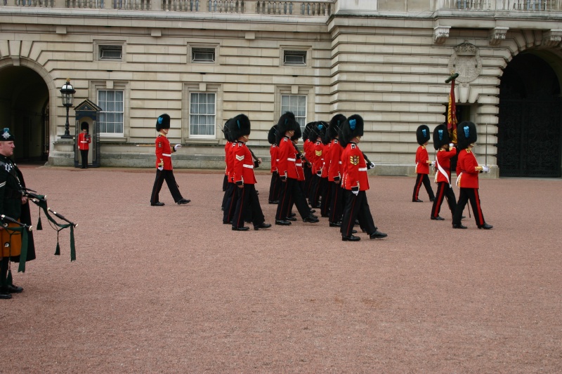 2005-09-10-London-120-changing-of-the-Guards.JPG