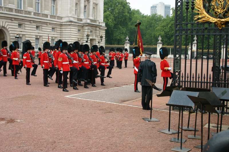 2005-09-10-London-122-changing-of-the-Guards.JPG