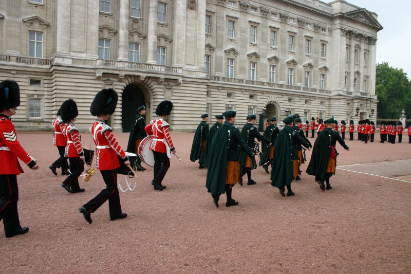 2005-09-10-London-130-changing-of-the-Guards.JPG