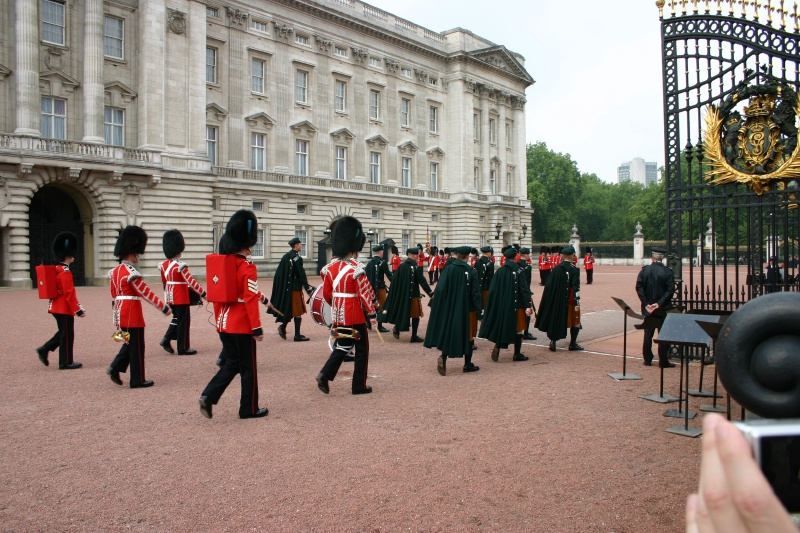 2005-09-10-London-131-changing-of-the-Guards.JPG