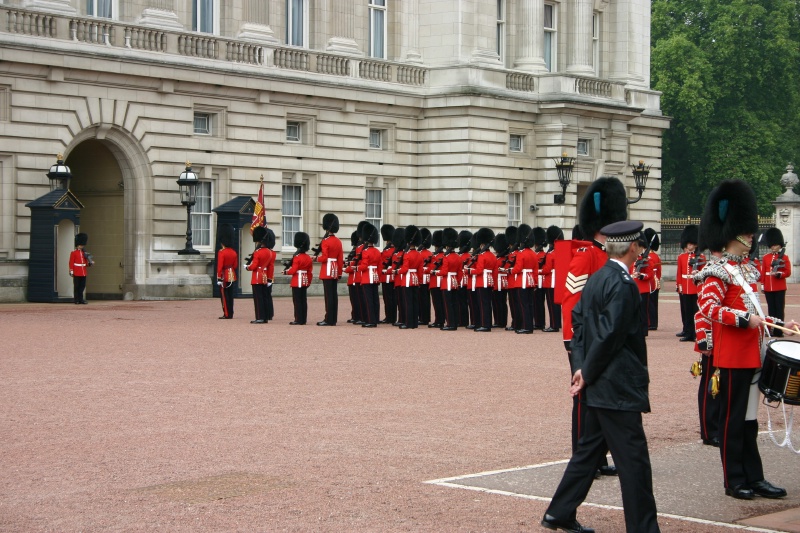 2005-09-10-London-134-changing-of-the-Guards.JPG
