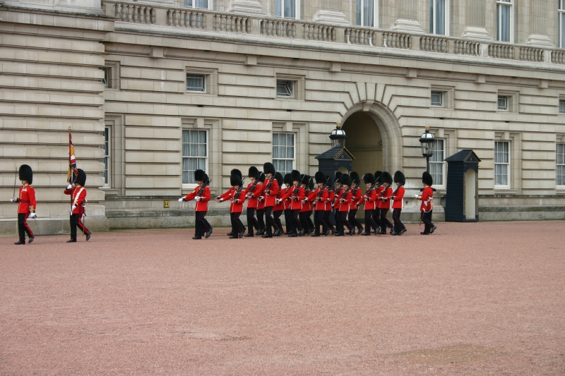 2005-09-10-London-136-changing-of-the-Guards.JPG