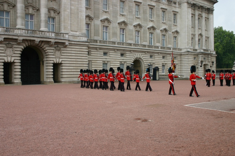 2005-09-10-London-141-changing-of-the-Guards.JPG