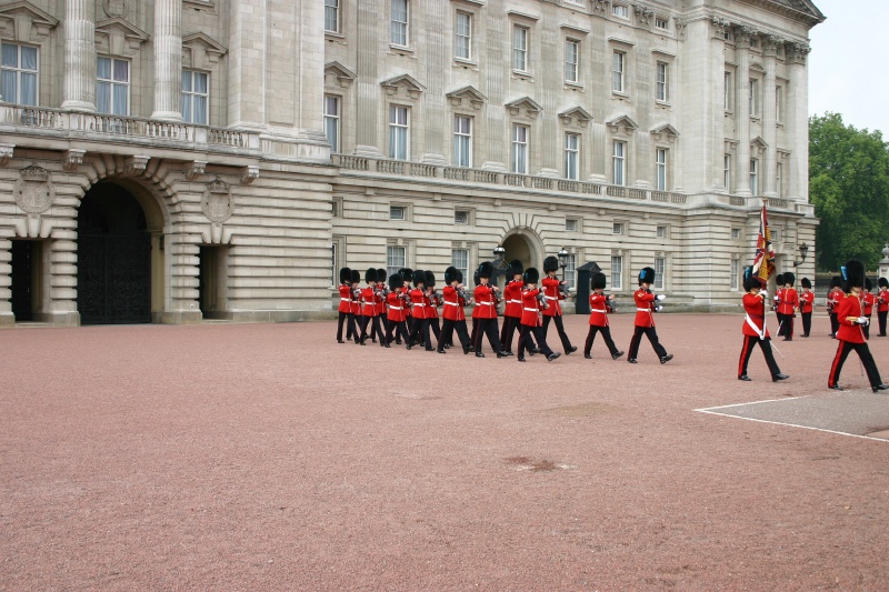 2005-09-10-London-142-changing-of-the-Guards.JPG
