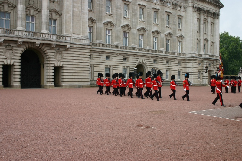 2005-09-10-London-143-changing-of-the-Guards.JPG