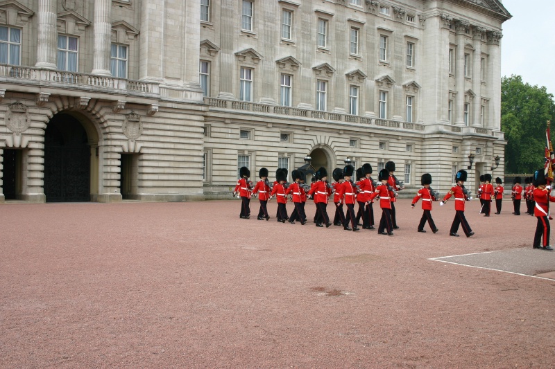 2005-09-10-London-144-changing-of-the-Guards.JPG