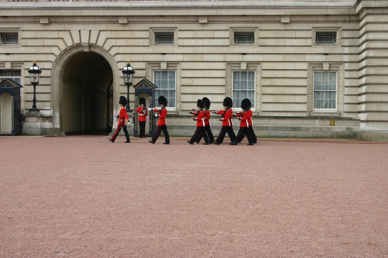 2005-09-10-London-151-changing-of-the-Guards.JPG