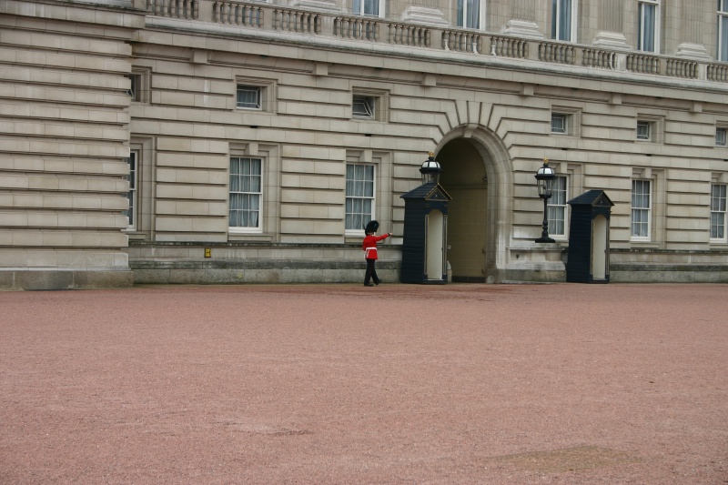 2005-09-10-London-153-changing-of-the-Guards.JPG