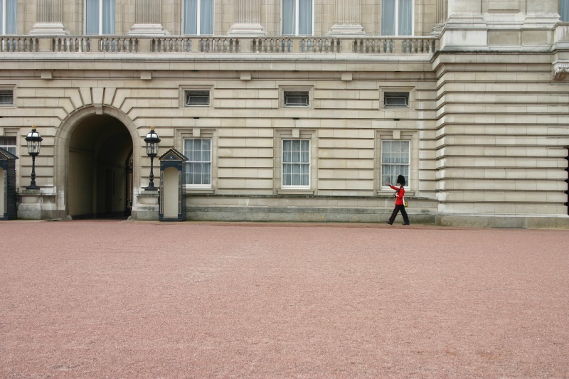 2005-09-10-London-154-changing-of-the-Guards.JPG