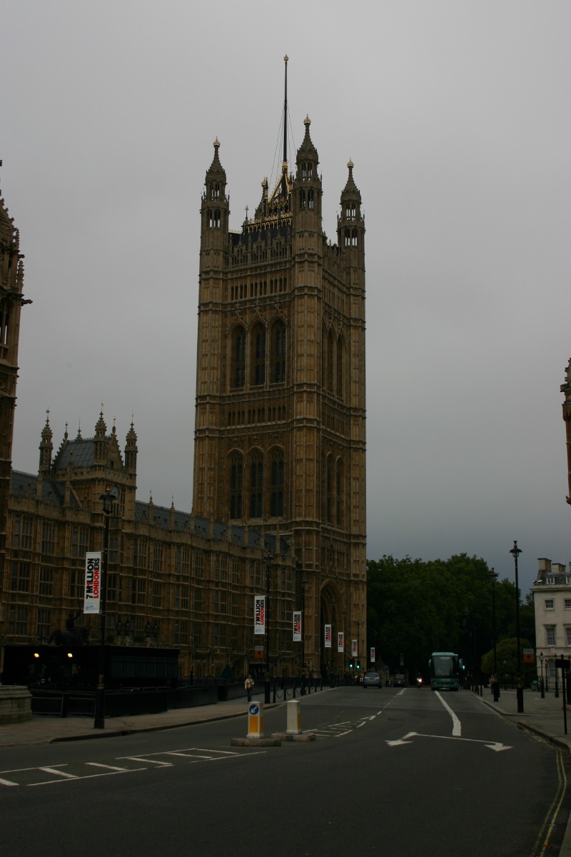 2005/09(September)/London/800x600_2005-09-11-London-11-Parliment.JPG