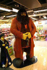 2005-09-08-London-10-Hamleys-toy-store-legos-Hagrid.JPG