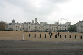 2005-09-10-London-014-changing-of-Queens-Lifeguards-horsemen.JPG