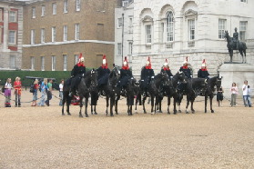 2005-09-10-London-020-changing-of-Queens-Lifeguards-horsemen.JPG
