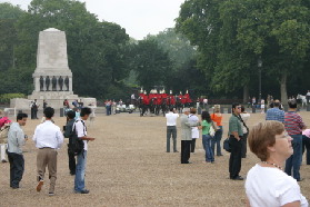 2005-09-10-London-022-changing-of-Queens-Lifeguards-horsemen.JPG
