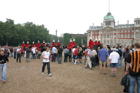 2005-09-10-London-023-changing-of-Queens-Lifeguards-horsemen.JPG