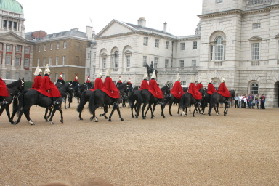 2005-09-10-London-024-changing-of-Queens-Lifeguards-horsemen.JPG