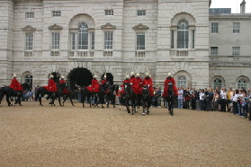 2005-09-10-London-025-changing-of-Queens-Lifeguards-horsemen.JPG