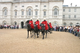 2005-09-10-London-026-changing-of-Queens-Lifeguards-horsemen.JPG