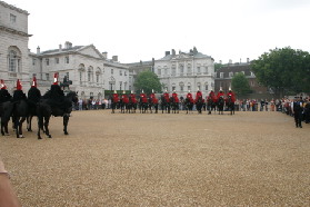 2005-09-10-London-032-changing-of-Queens-Lifeguards-horsemen.JPG
