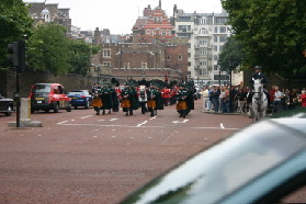 2005-09-10-London-042-changing-of-the-Guards.JPG