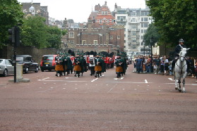 2005-09-10-London-043-changing-of-the-Guards.JPG