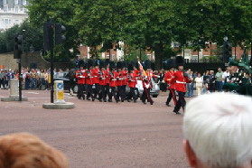 2005-09-10-London-044-changing-of-the-Guards.JPG
