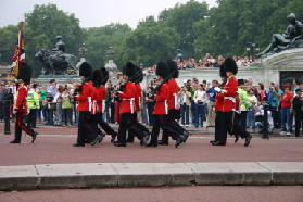 2005-09-10-London-054-changing-of-the-Guards.JPG