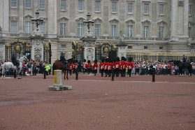 2005-09-10-London-055-changing-of-the-Guards.JPG