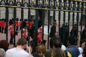 2005-09-10-London-056-changing-of-the-Guards.JPG