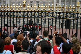 2005-09-10-London-059-changing-of-the-Guards.JPG