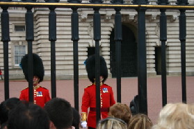 2005-09-10-London-062-changing-of-the-Guards.JPG