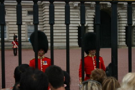 2005-09-10-London-063-changing-of-the-Guards.JPG