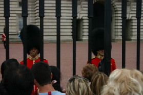 2005-09-10-London-064-changing-of-the-Guards.JPG