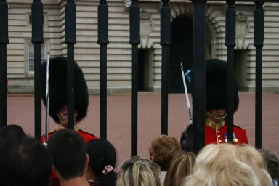 2005-09-10-London-065-changing-of-the-Guards.JPG