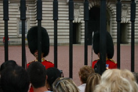 2005-09-10-London-066-changing-of-the-Guards.JPG