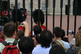 2005-09-10-London-069-changing-of-the-Guards.JPG