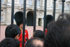 2005-09-10-London-073-changing-of-the-Guards.JPG