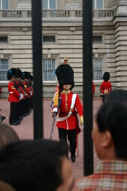 2005-09-10-London-074-changing-of-the-Guards.JPG