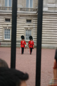 2005-09-10-London-081-changing-of-the-Guards.JPG