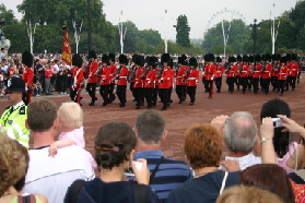 2005-09-10-London-085-changing-of-the-Guards.JPG