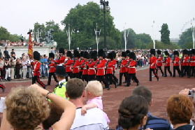2005-09-10-London-086-changing-of-the-Guards.JPG