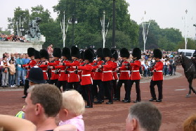 2005-09-10-London-087-changing-of-the-Guards.JPG