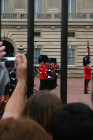 2005-09-10-London-088-changing-of-the-Guards.JPG