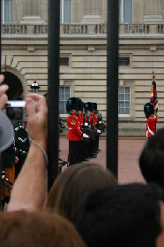 2005-09-10-London-089-changing-of-the-Guards.JPG
