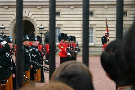 2005-09-10-London-090-changing-of-the-Guards.JPG