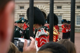 2005-09-10-London-095-changing-of-the-Guards.JPG