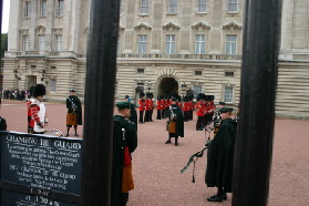 2005-09-10-London-101-changing-of-the-Guards.JPG